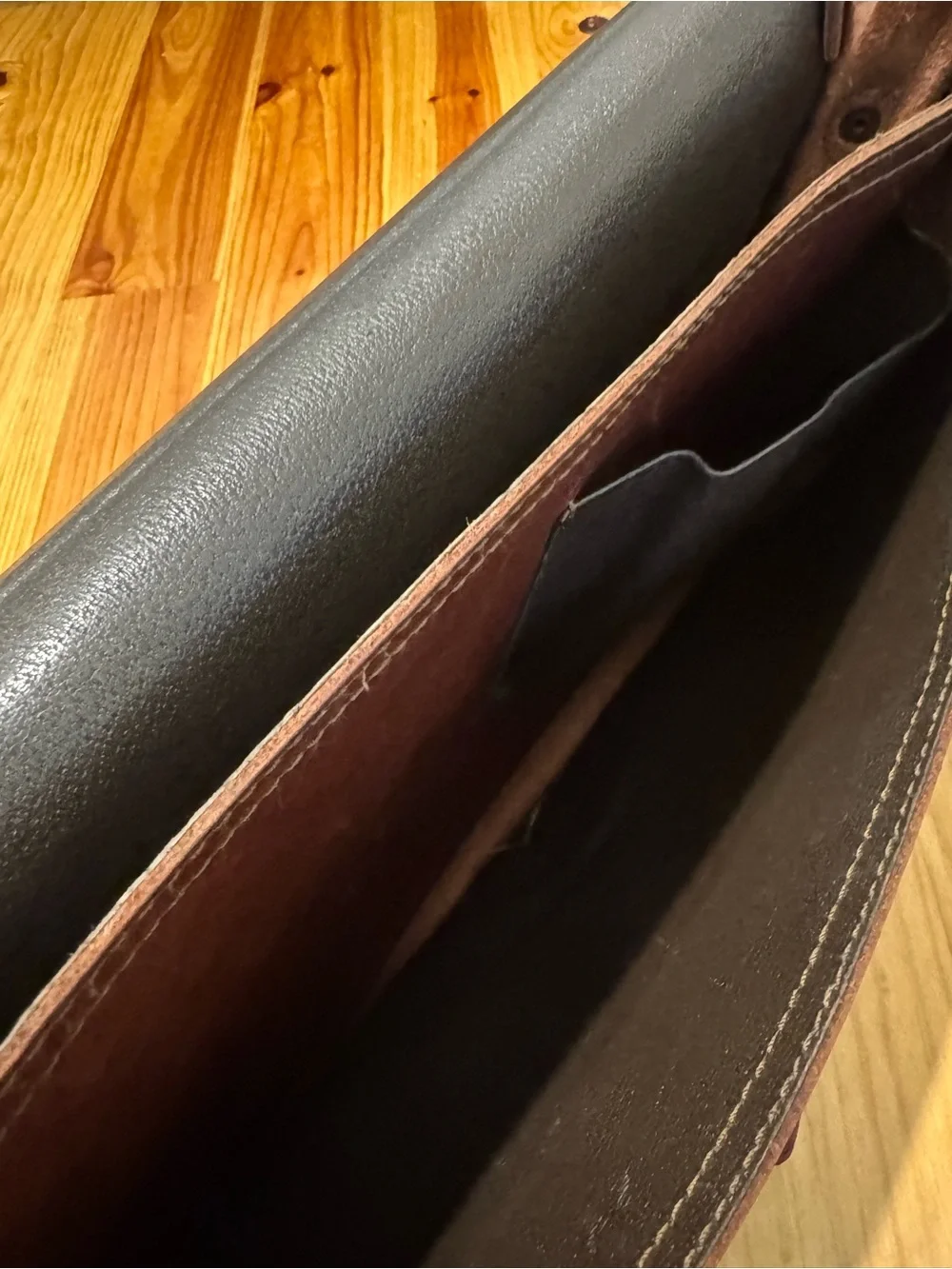 Saddleback Leather Briefcase Chestnut Brown Shoulder Strap Buckle